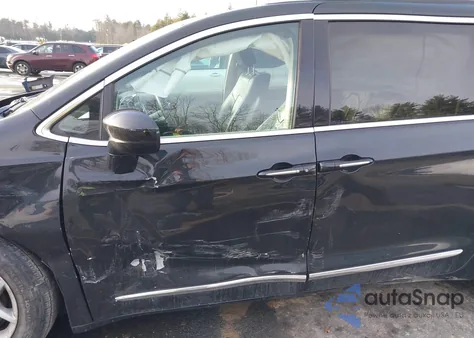 2017 Chrysler Pacifica Touring-L Plus z USA, uszkodzony, nr VIN 2C4RC1EG5HR518682